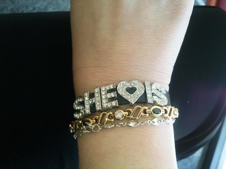 sheis.23454403_std.jpg