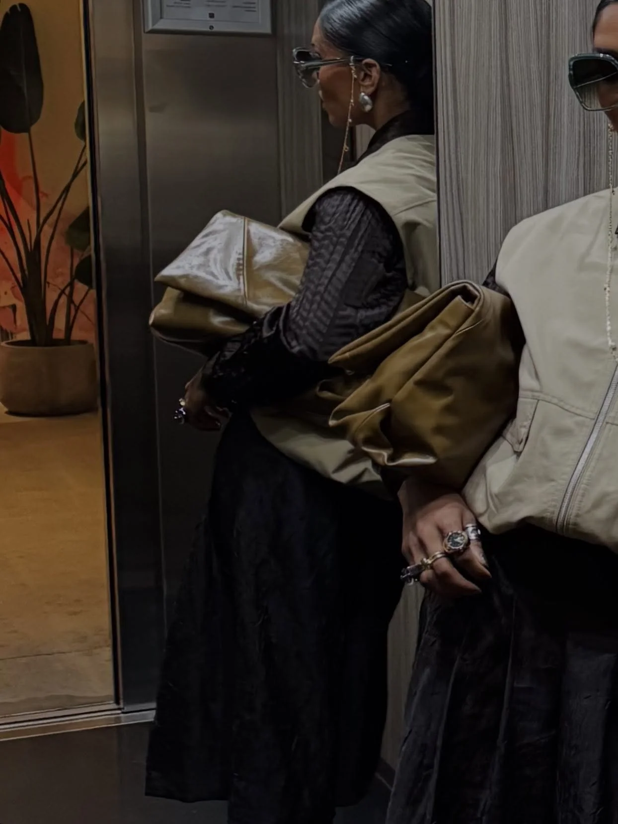 a non negotiable to walk outside without my jewellery &amp; sunglasses

.
.
.
.
#ootd #style #outfit #springfashıon #fashion #fashionblogger
#outﬁtinspo #instafashion #glassons #foryou #fashiondiary #outfitoftoday #styleinspiration #inspo #jacket #fa