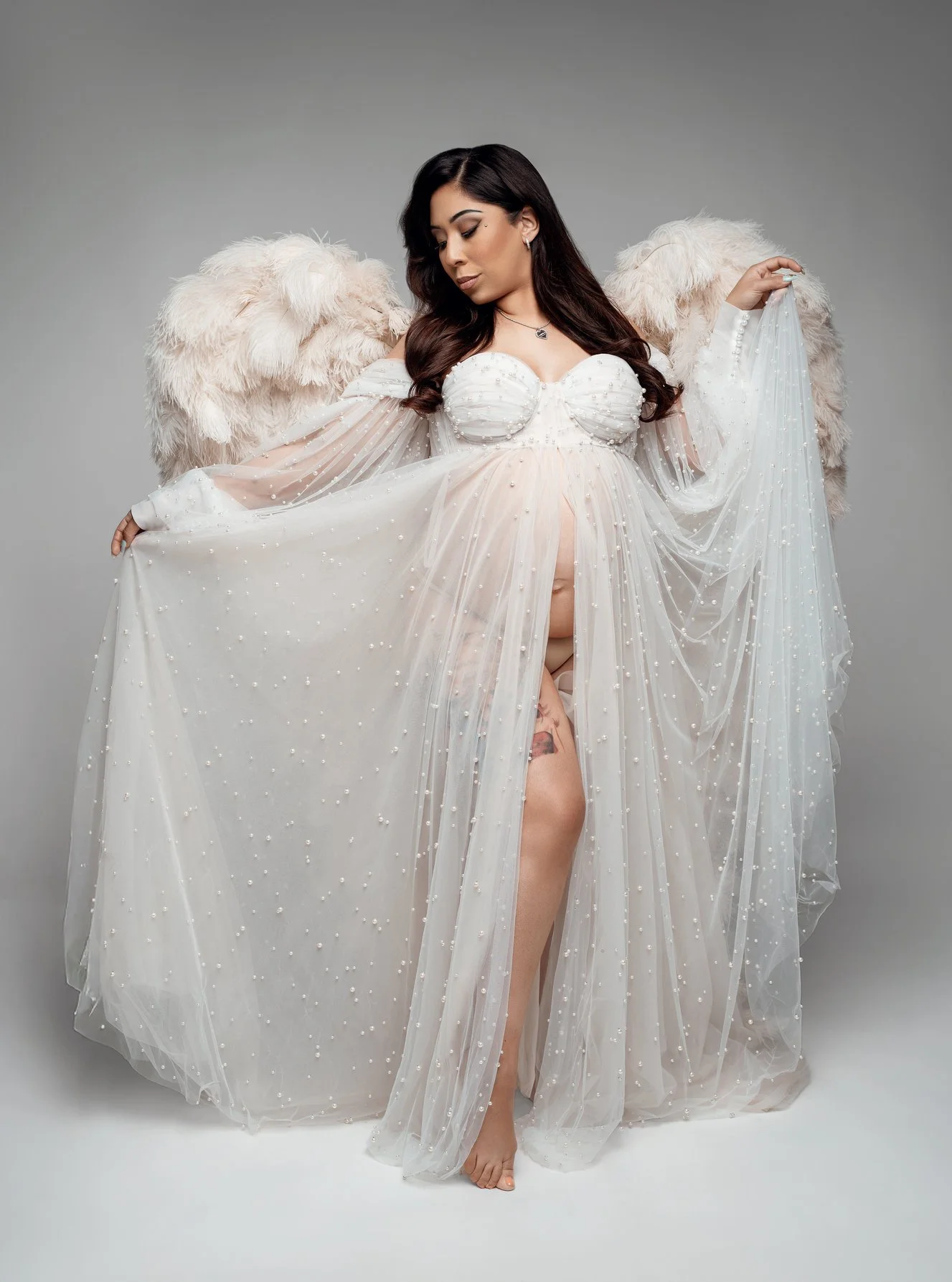 Pregnancy photography with angelic white tulle maternity gown in Chicago - Filaneyka photo studio