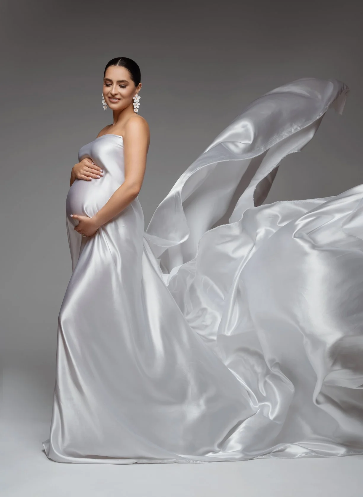 Pregnancy photography with flowing silver satin maternity gown in Chicago - Filaneyka photo studio