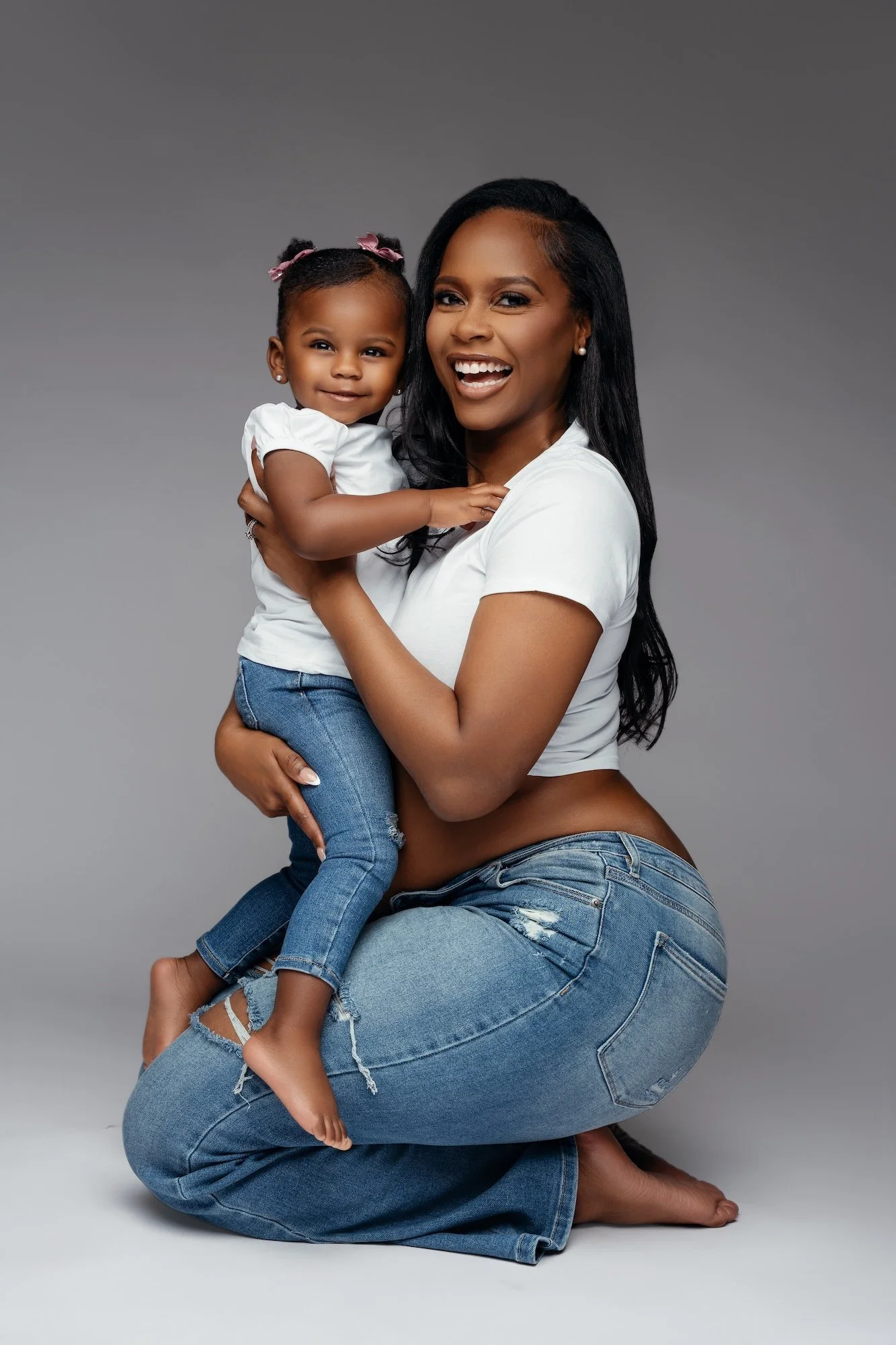 Maternity Photoshoot With a Toddler in Chicago: How to Include the Big Sibling