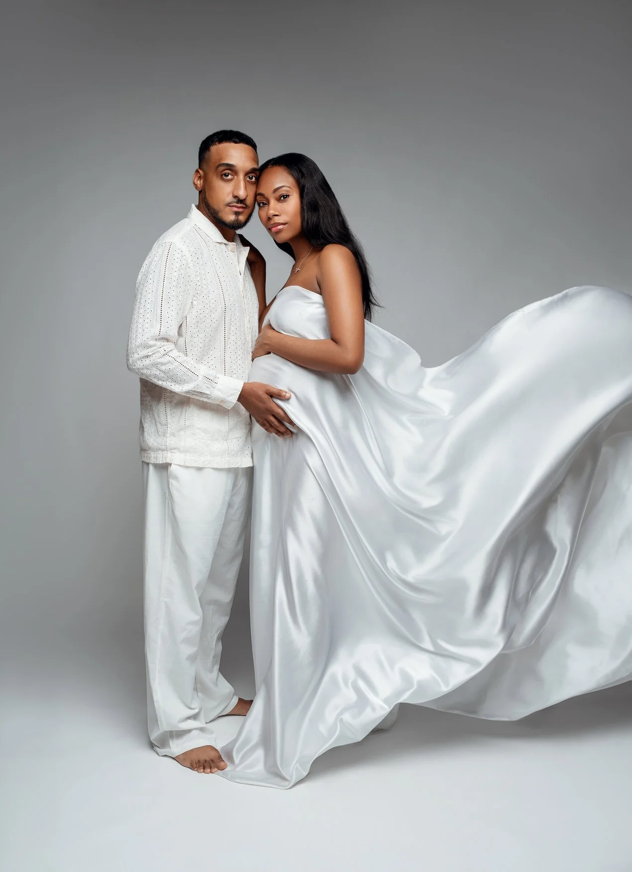 Prenatal photography session with elegant couple in white flowing in Chicago - Filaneyka photo studio