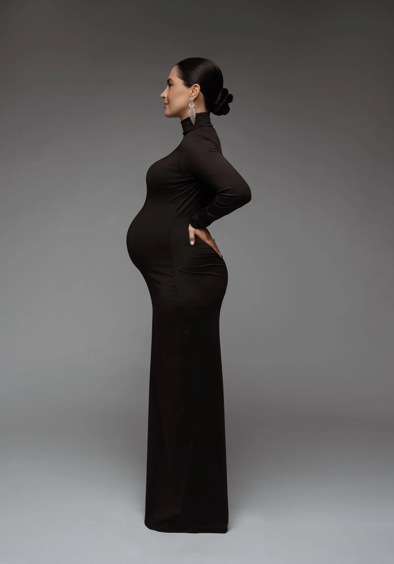 Expecting mother photoshoot with elegant black dress pregnancy silhouette in Chicago - Filaneyka photo studio