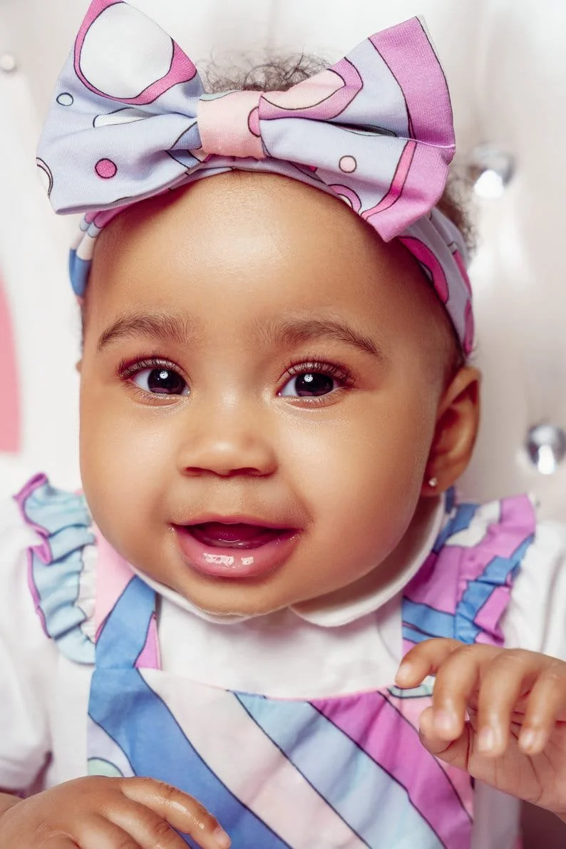Cake smash session with baby closeup with colorful bow headband in Chicago - Filaneyka photo studio