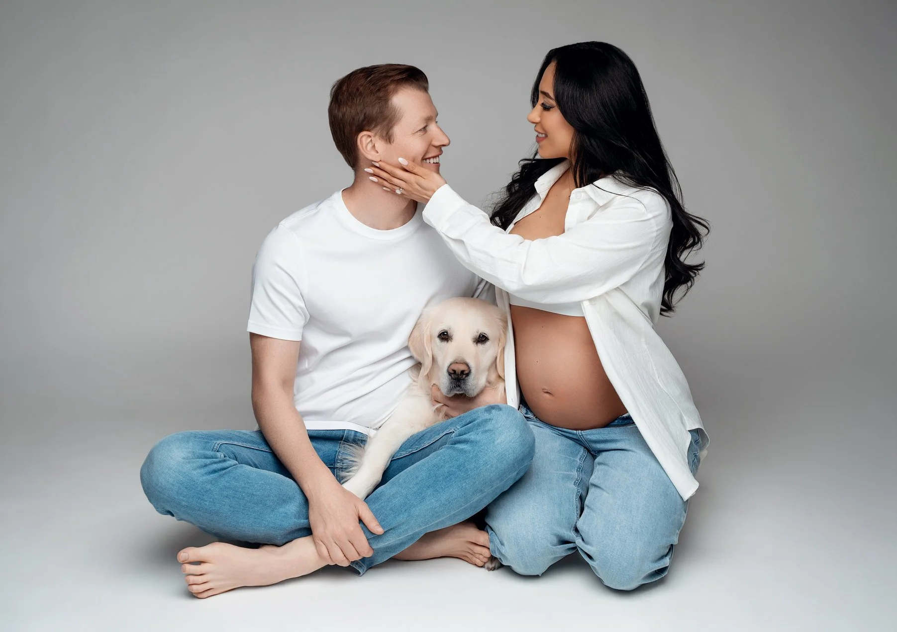 Pregnancy photography with expecting couple with dog in Chicago - Filaneyka photo studio