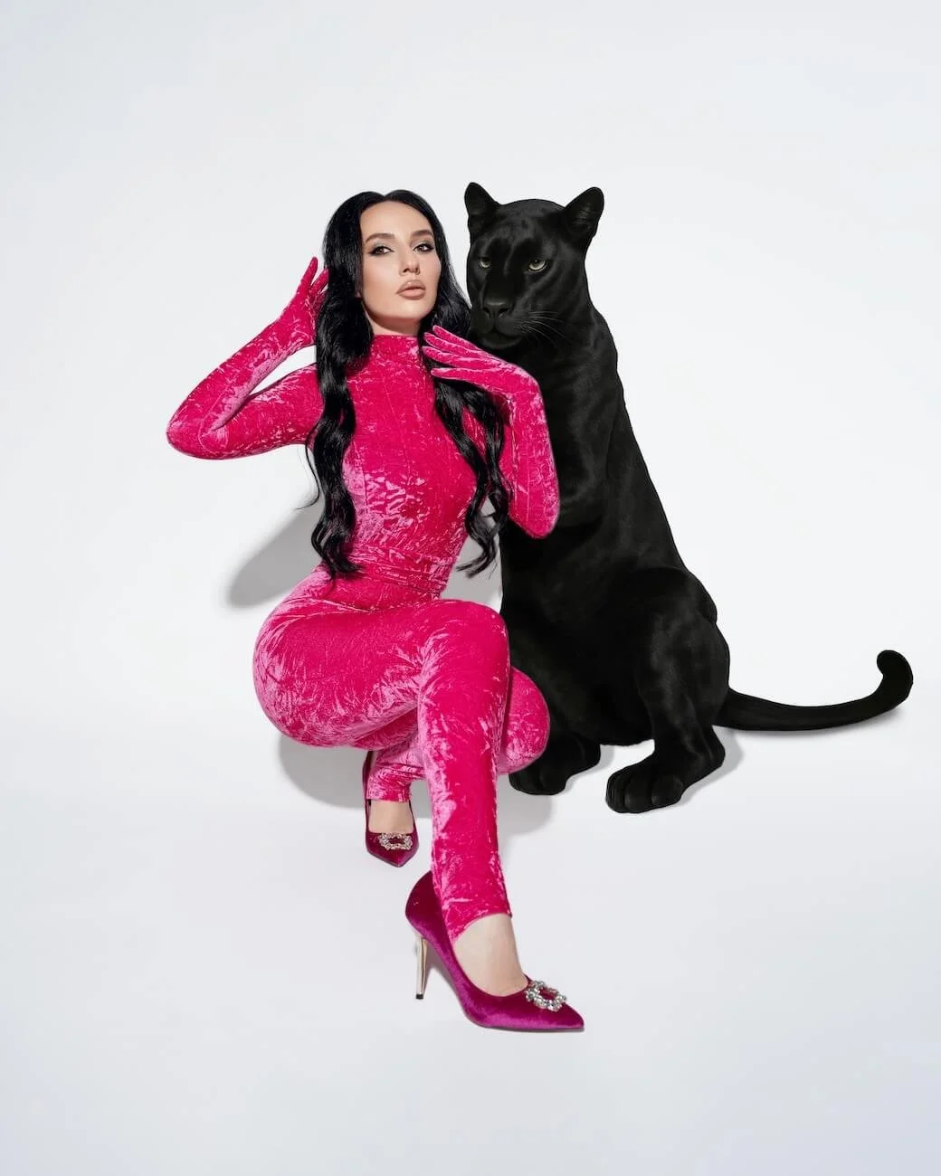 Bold and elegant individual portrait session in Chicago - pink velvet fashion look with panther, exclusive photo retouching by Filaneyka studio