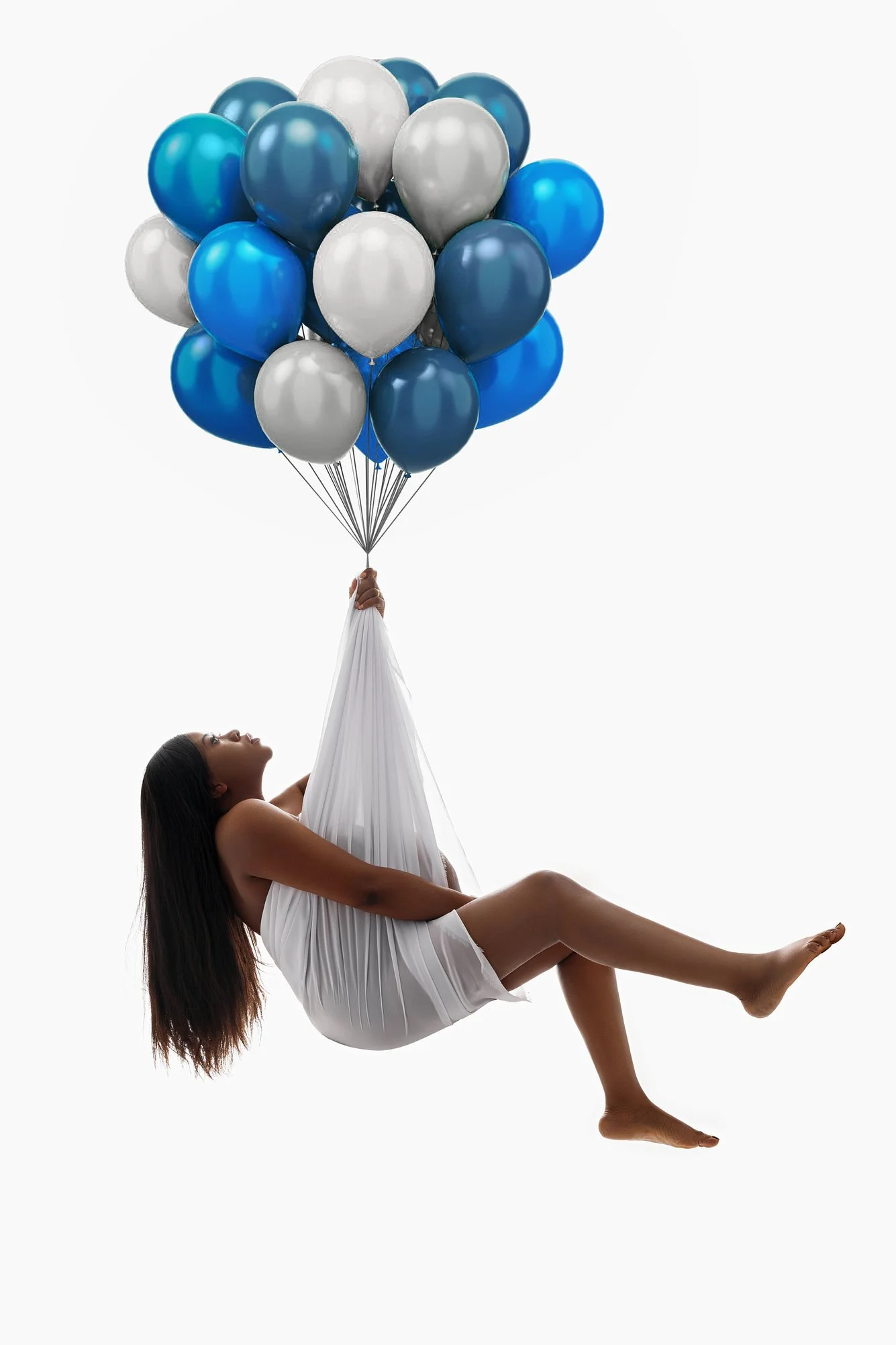 Fantasy maternity portrait with pregnant woman floating by balloons in Chicago - Filaneyka photo studio