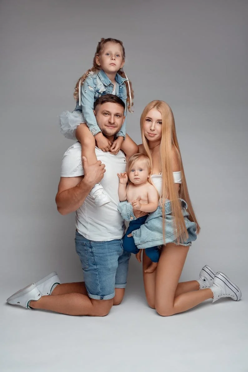 Family studio portrait with family of four in denim outfits in Chicago - Filaneyka photo studio