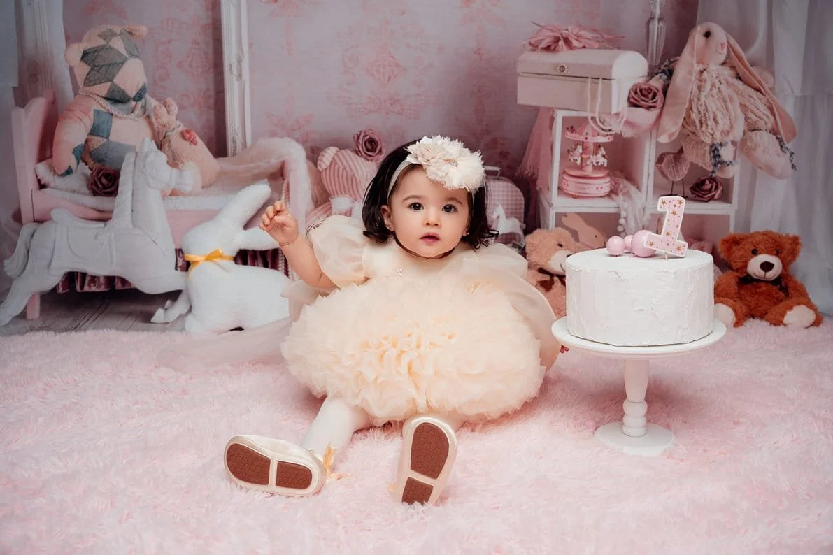 1st birthday photography with baby girl in fluffy dress in pink room in Chicago - Filaneyka photo studio