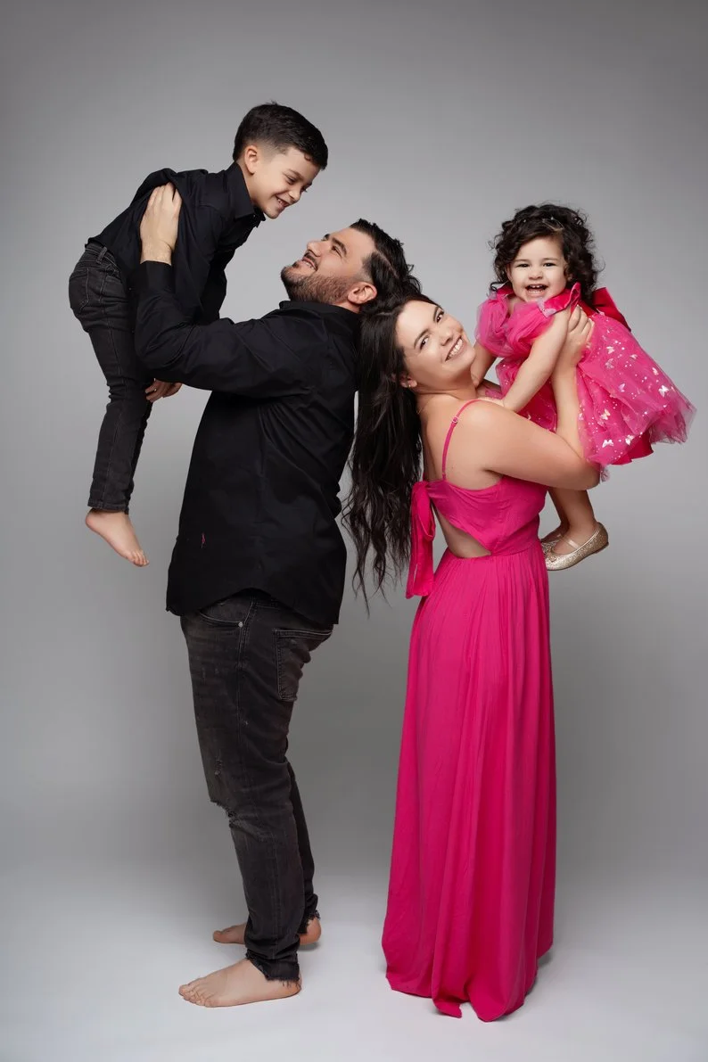 Family photography with family of four with kids lifted up in Chicago - Filaneyka photo studio