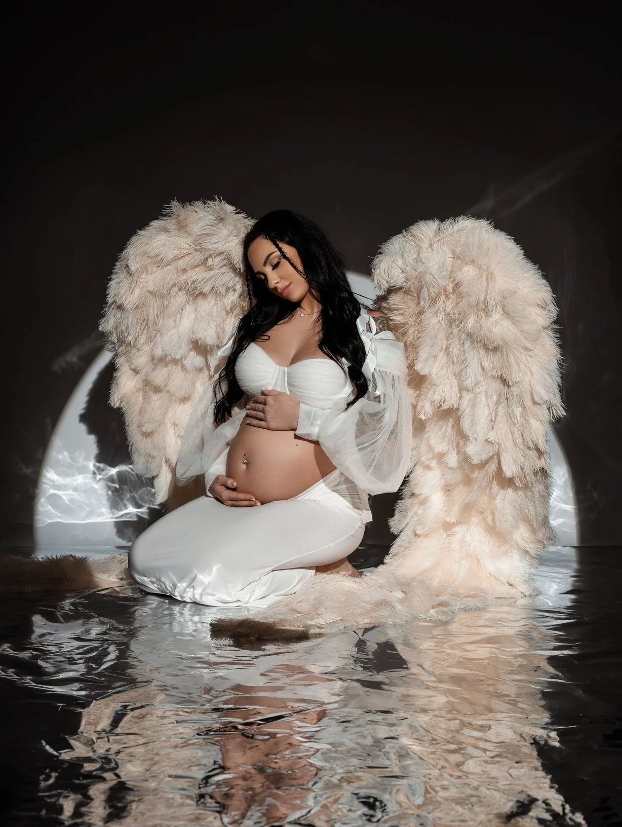 Maternity photoshoot with pregnant angel in water in Chicago - Filaneyka photo studio