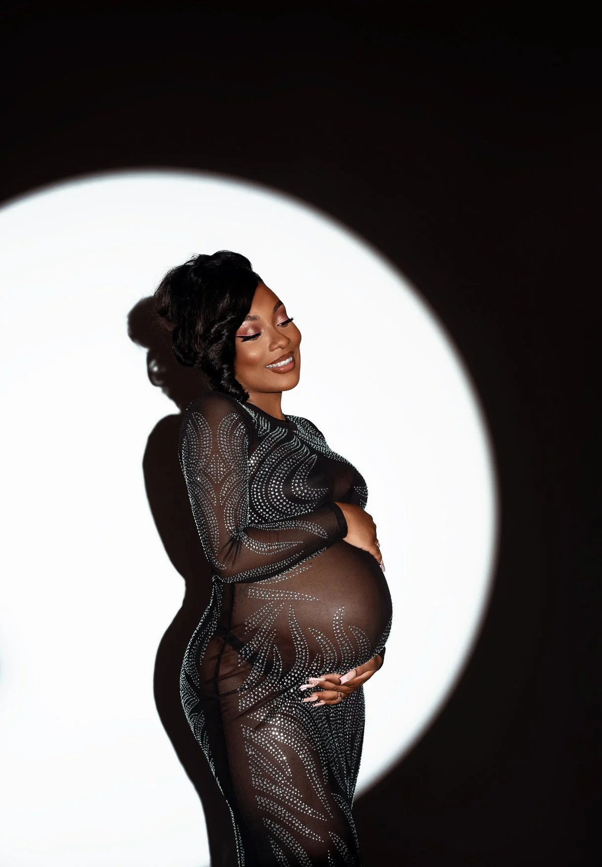 Maternity portrait session with sparkly sheer spotlight portrait in Chicago - Filaneyka photo studio