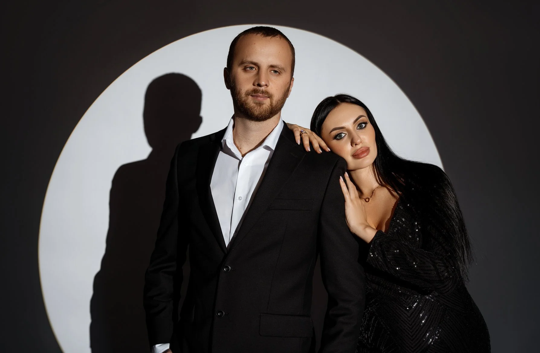 Maternity photoshoot with elegant couple spotlight portrait in Chicago - Filaneyka photo studio