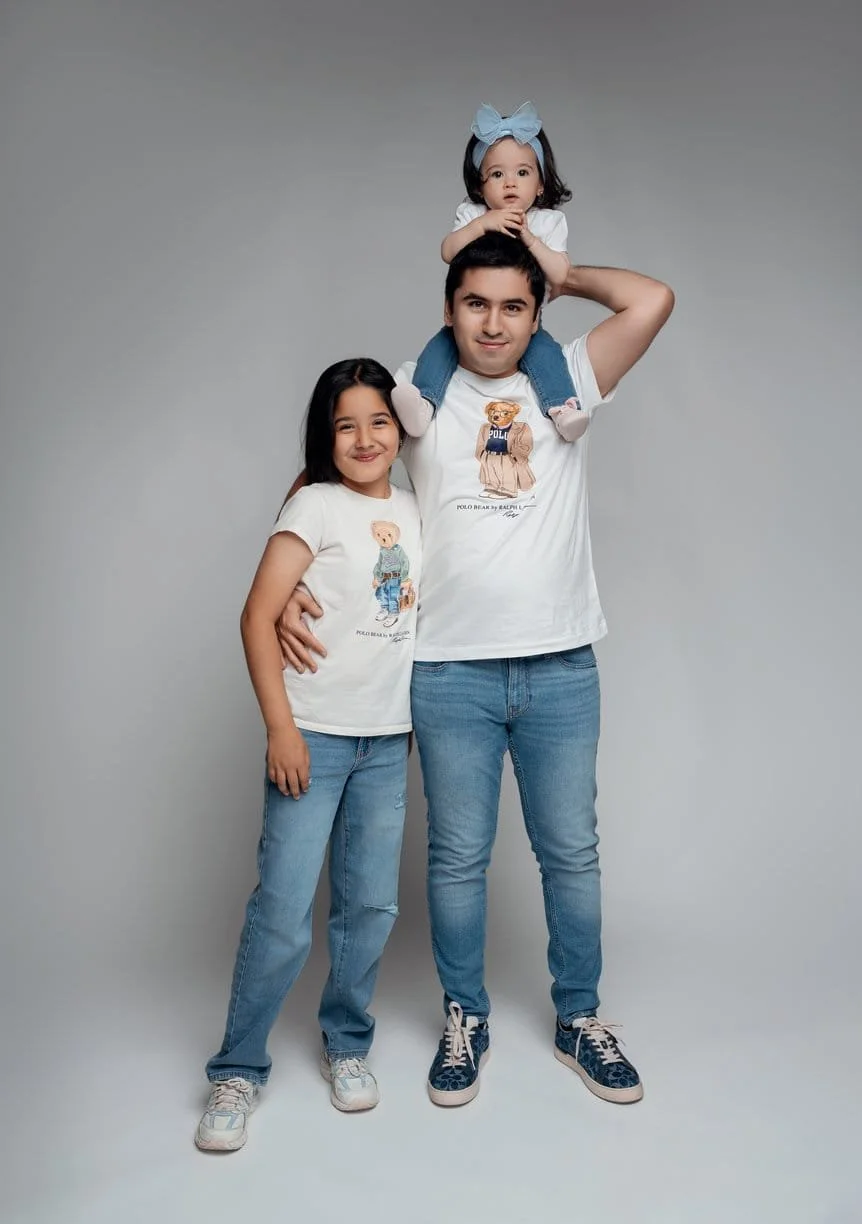 Family photoshoot with father with two daughters matching in Chicago - Filaneyka photo studio