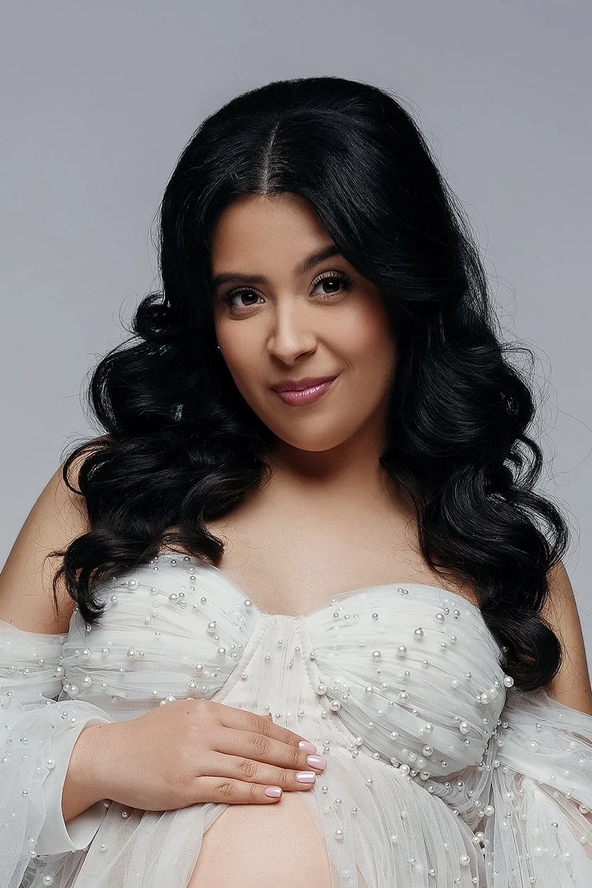 Hair and makeup styling with pregnant woman in white gown in Chicago - Filaneyka photo studio