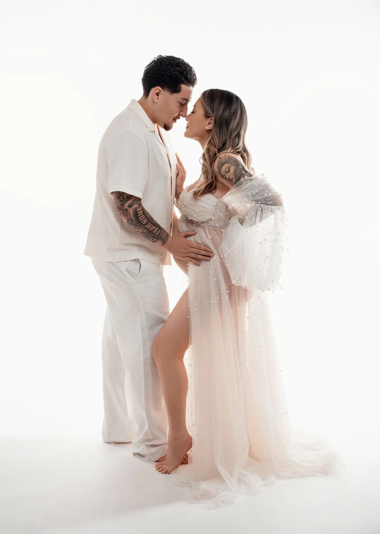 Maternity portrait session with couple in white embrace in Chicago - Filaneyka photo studio
