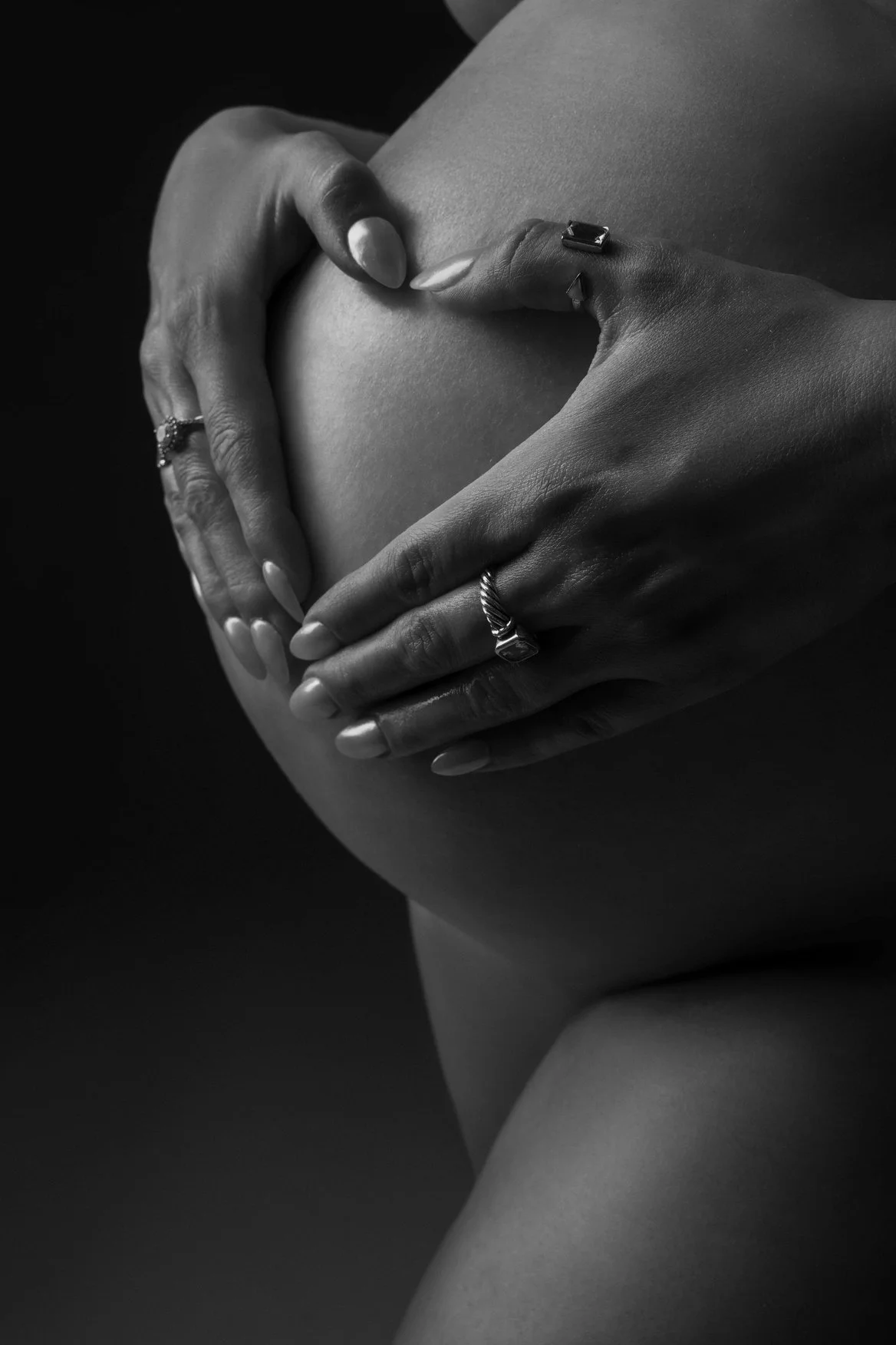 Maternity portrait session with heart hands on belly in Chicago - Filaneyka photo studio