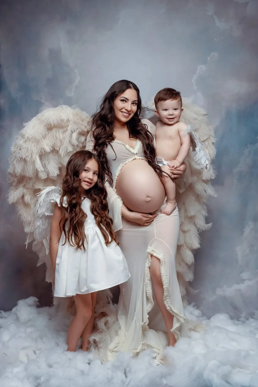 Prenatal photography session with angelic pregnant mom with children in Chicago - Filaneyka photo studio