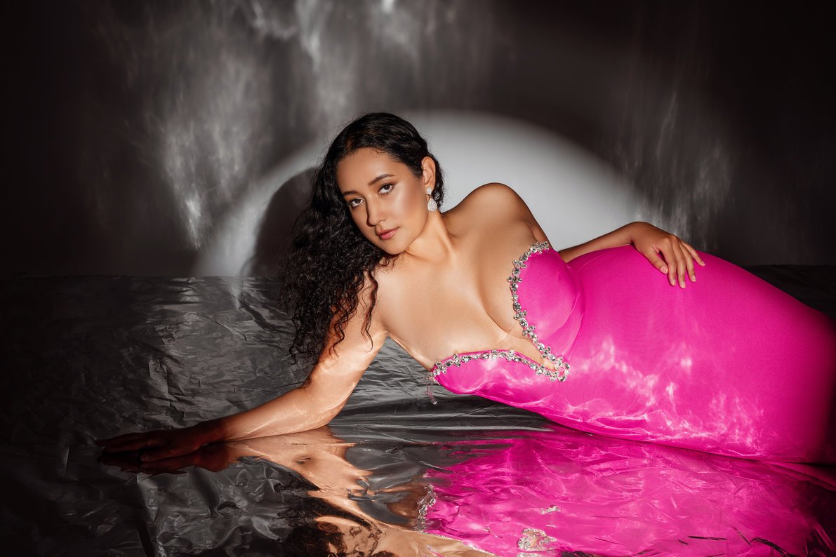 Professional headshot photography with pink gown on reflective surface in Chicago - Filaneyka photo studio