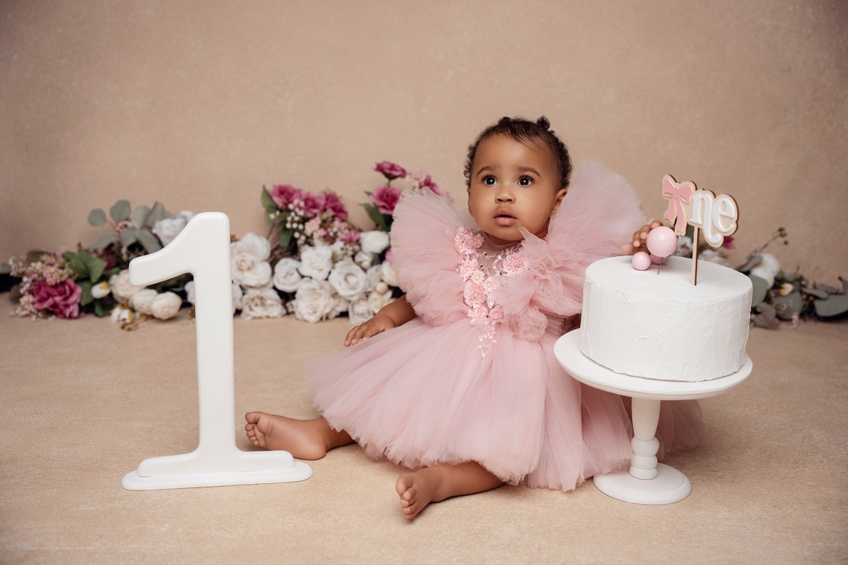 First birthday photoshoot with baby girl in pink with birthday cake in Chicago - Filaneyka photo studio