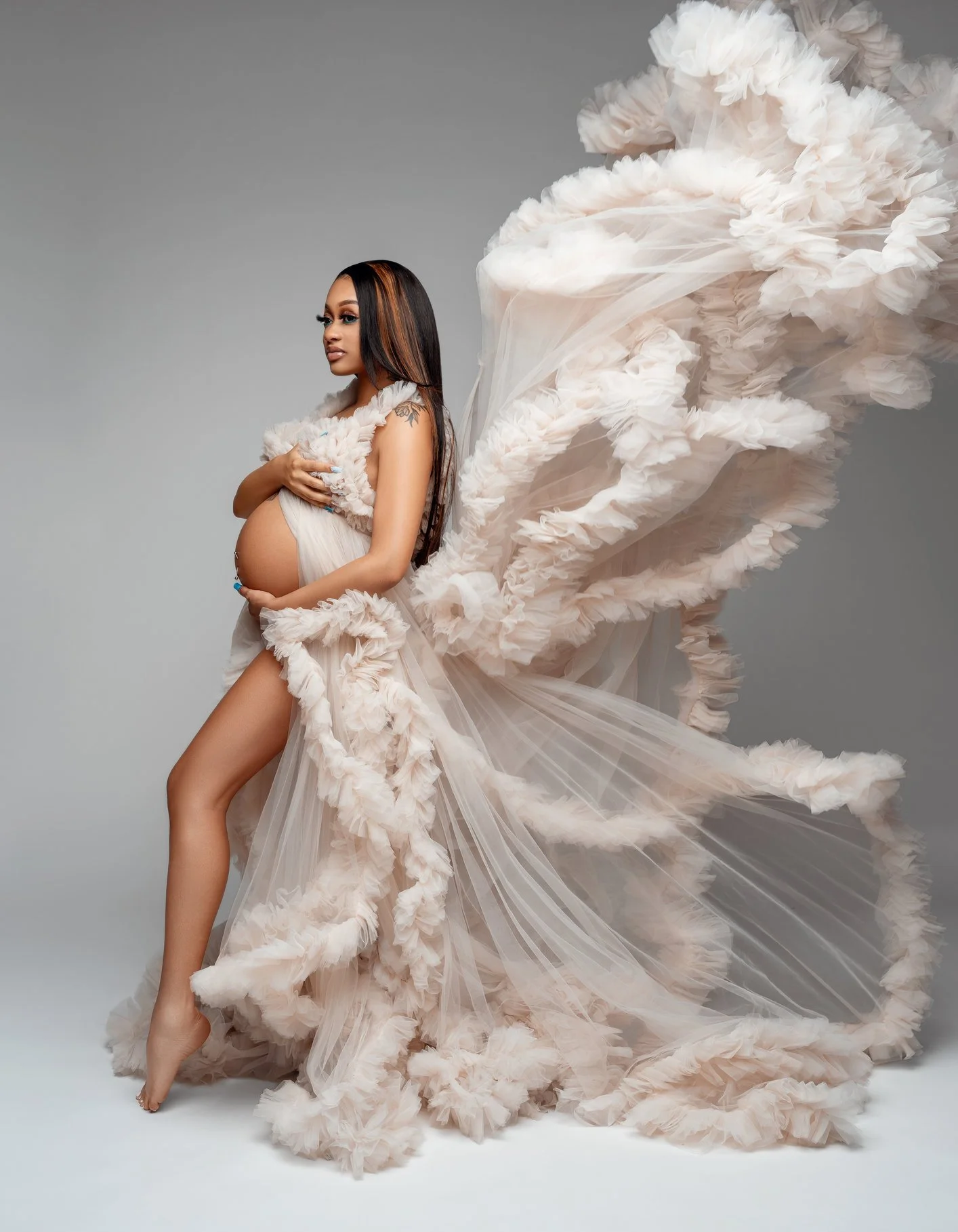 Maternity portrait session with pregnant woman dramatic tulle gown in Chicago - Filaneyka photo studio