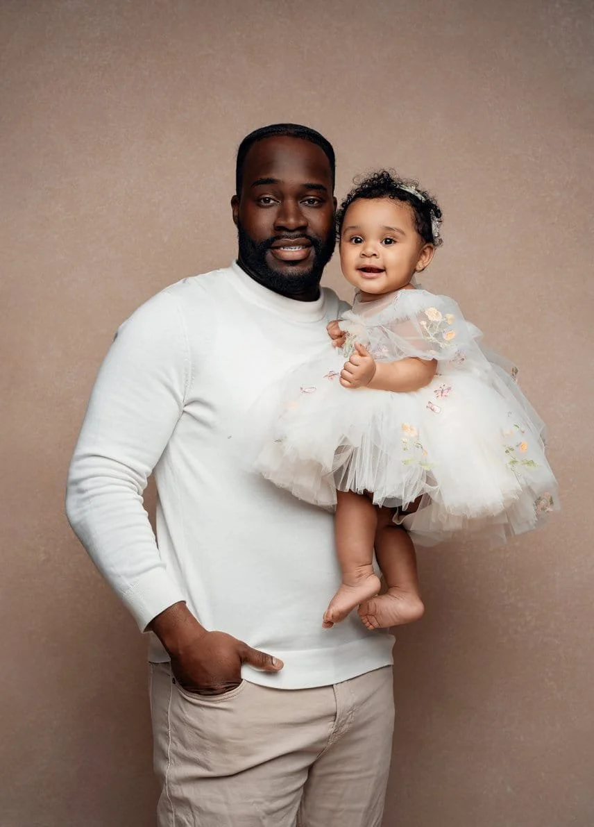 Cake smash session with father holding baby daughter in tulle dress in Chicago - Filaneyka photo studio