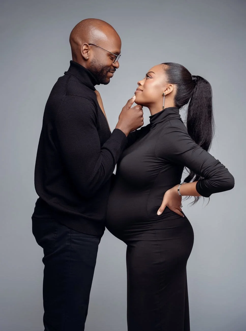Prenatal photography session with couple in black expecting in Chicago - Filaneyka photo studio