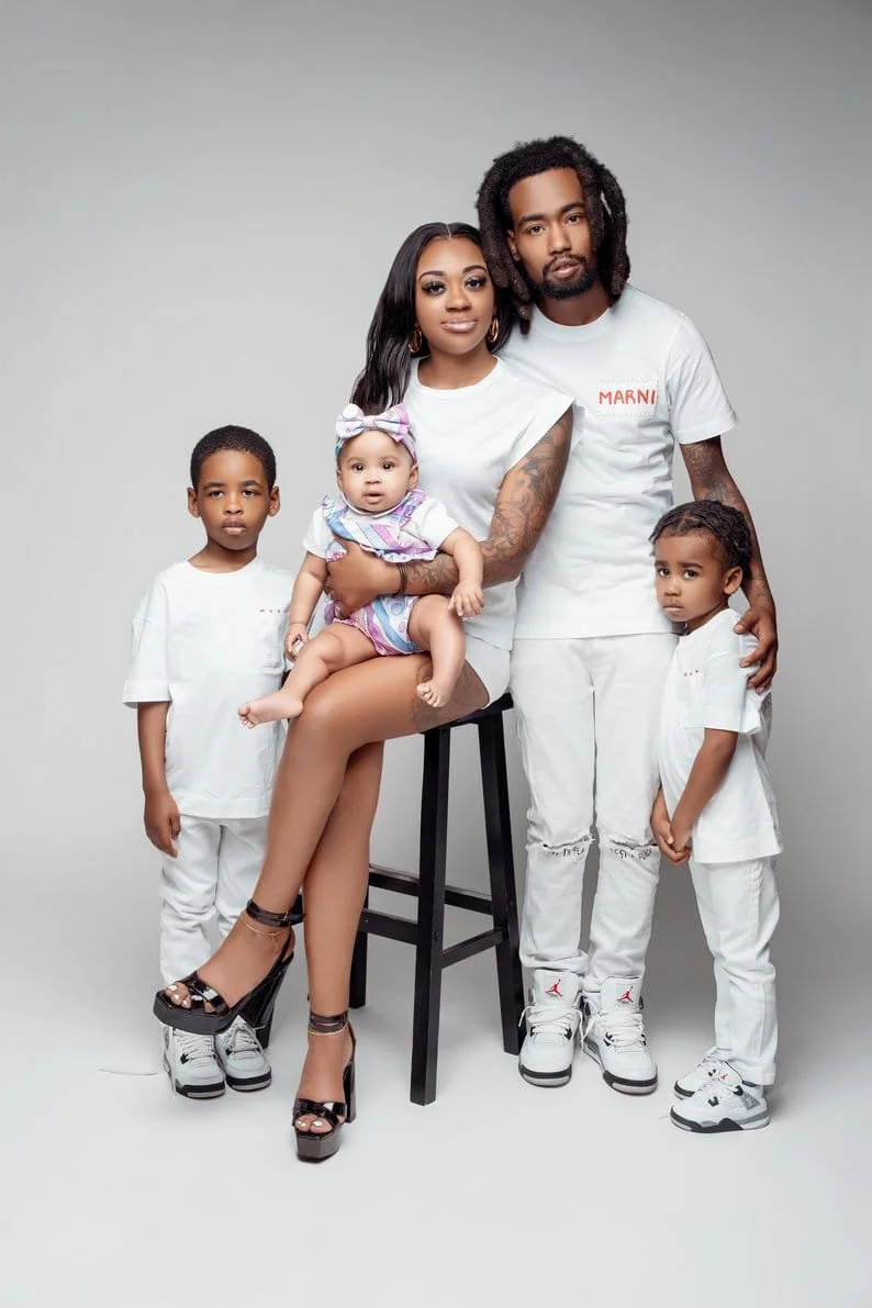 Family portrait session with family of five all in white in Chicago - Filaneyka photo studio