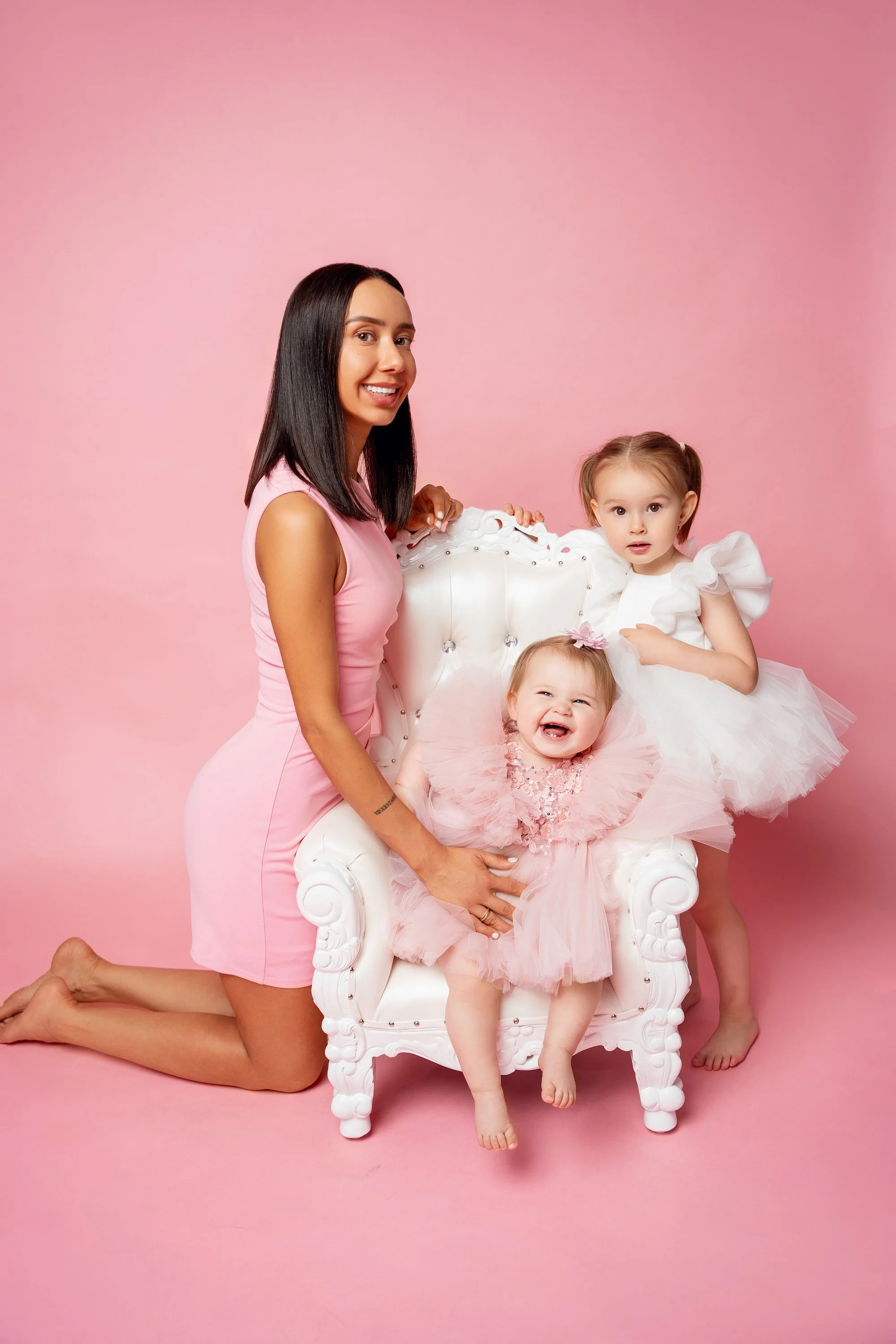 Family portrait session with mom and two daughters in pink in Chicago - Filaneyka photo studio