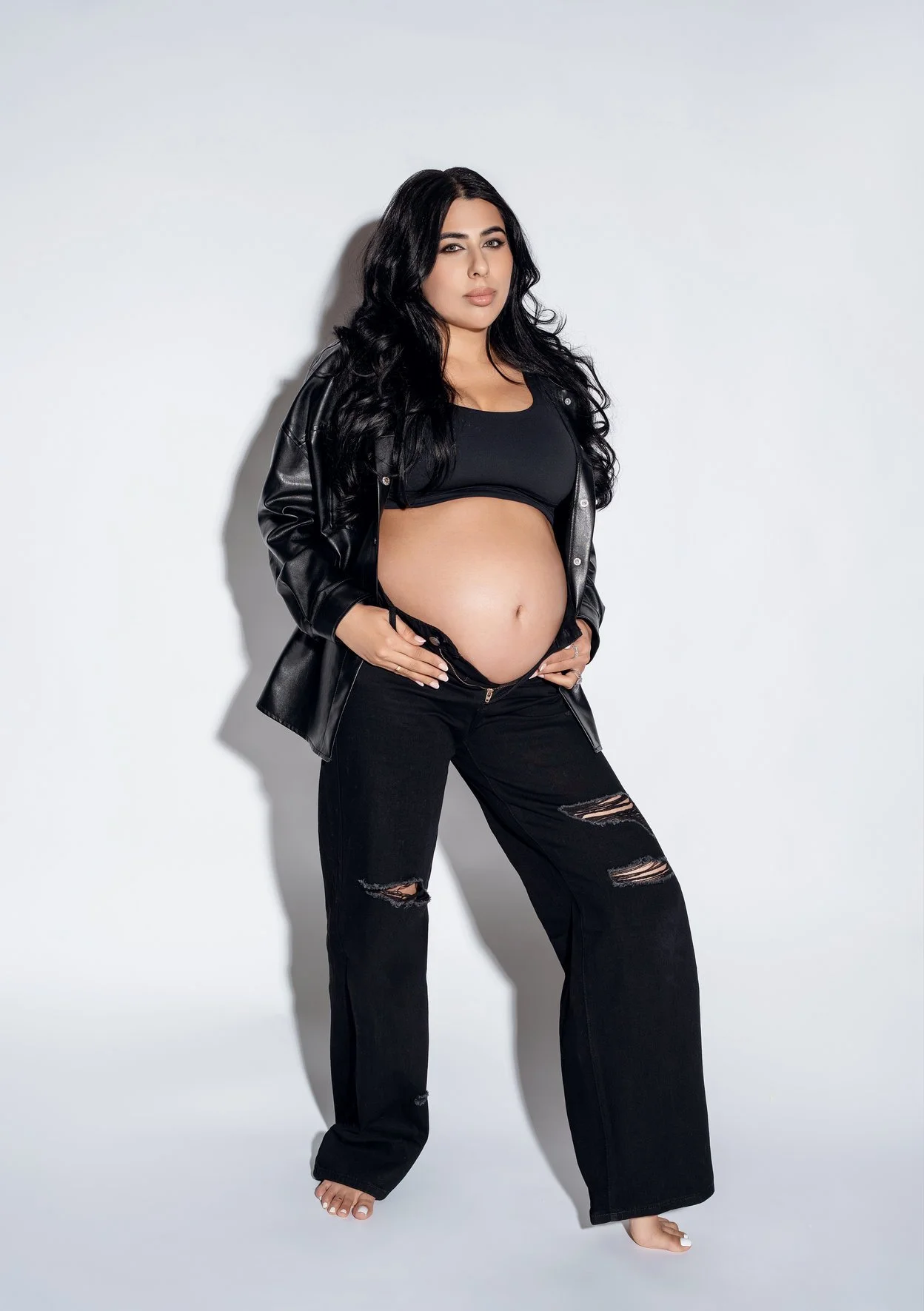 Prenatal photography session with standing in black outfit maternity in Chicago - Filaneyka photo studio