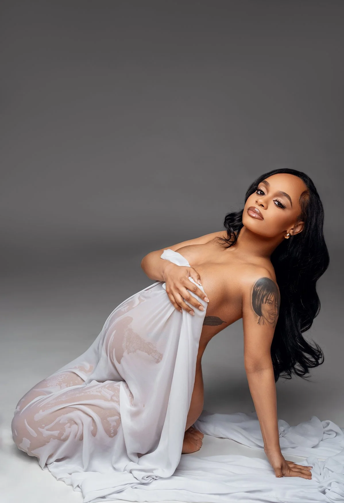 Maternity photoshoot with artistic sheer fabric maternity in Chicago - Filaneyka photo studio