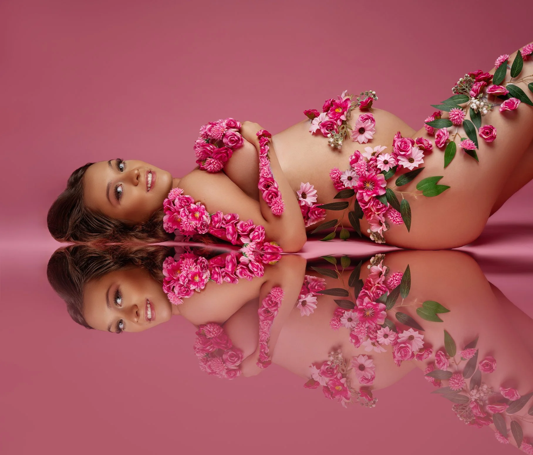 Pregnancy photography with pink floral mirror reflection in Chicago - Filaneyka photo studio