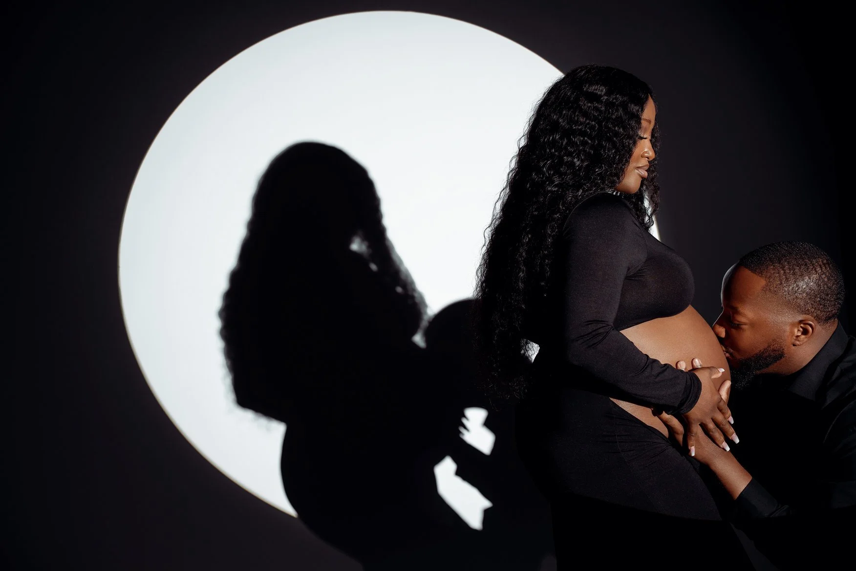 Prenatal photography session with couples spotlight maternity silhouette in Chicago - Filaneyka photo studio