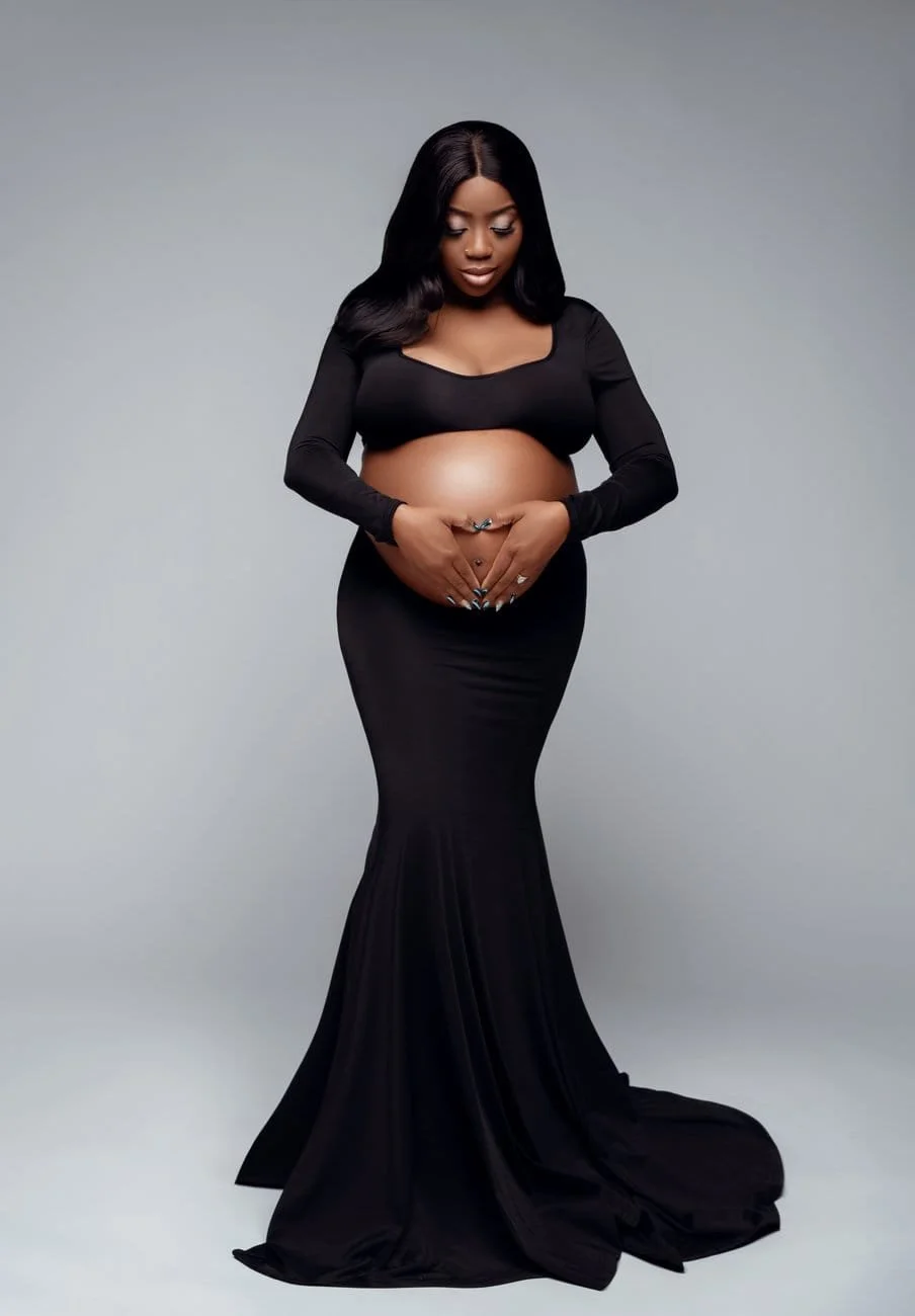 Pregnancy photography with elegant black maternity gown in Chicago - Filaneyka photo studio