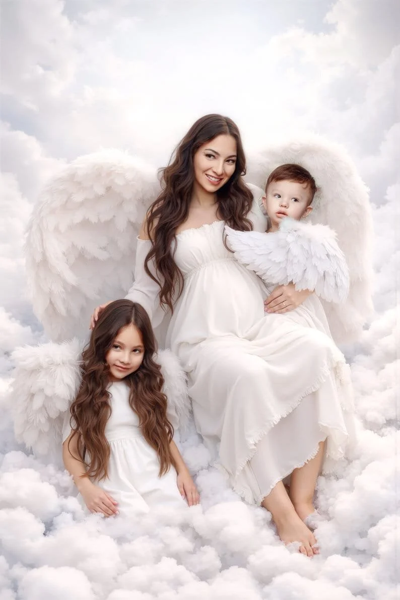 Fantasy maternity portrait with angelic mother with children in Chicago - Filaneyka photo studio