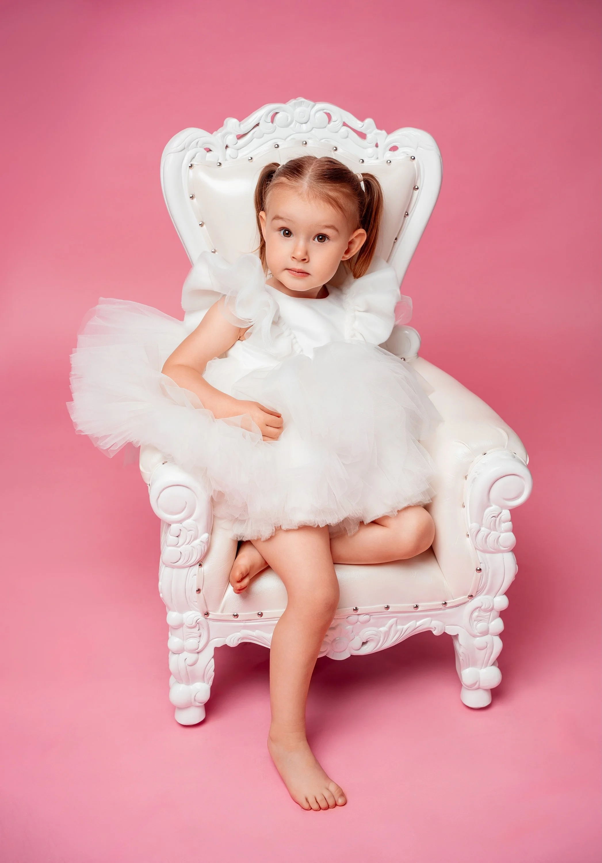 Family studio portrait with toddler girl in white tutu on throne in Chicago - Filaneyka photo studio