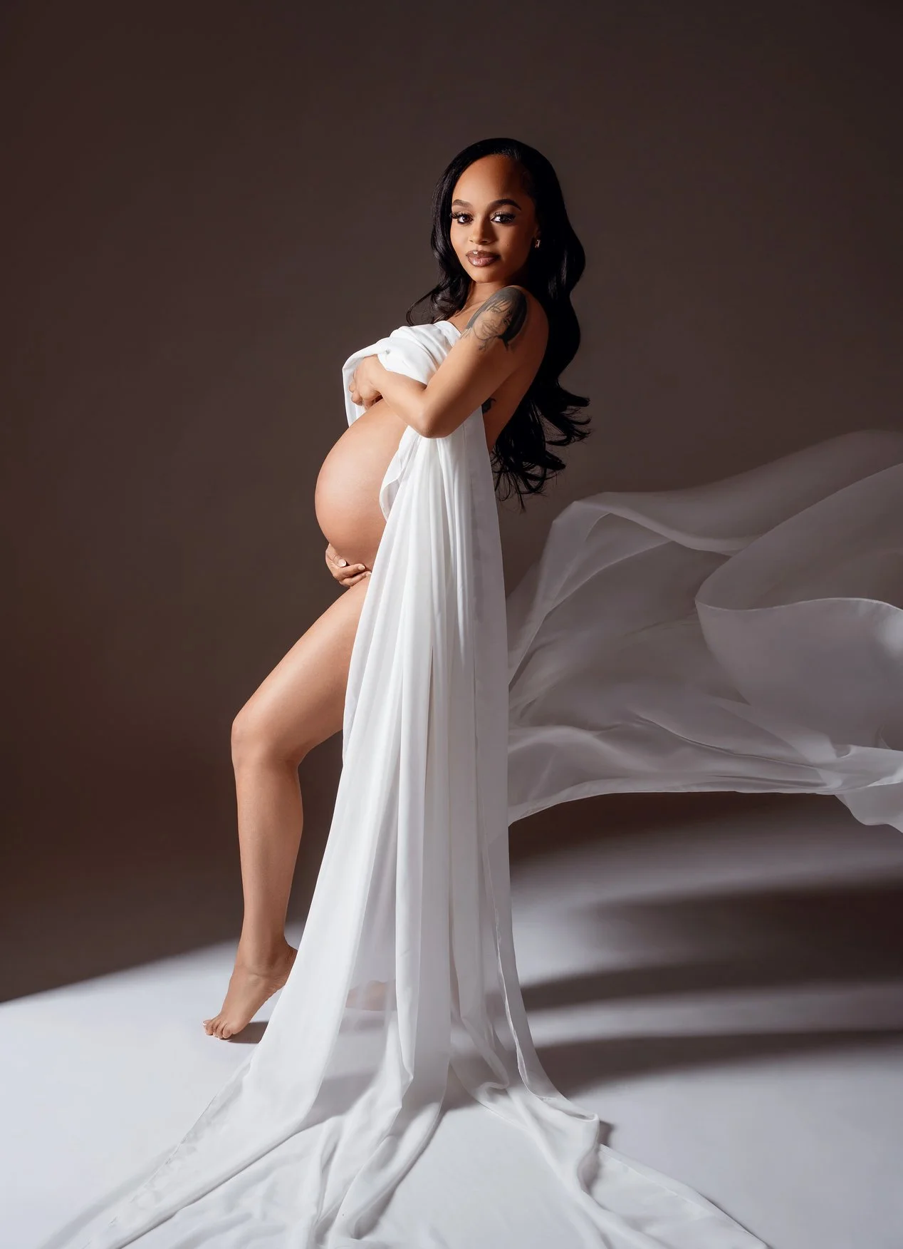 Prenatal photography session with flowing white fabric maternity portrait in Chicago - Filaneyka photo studio