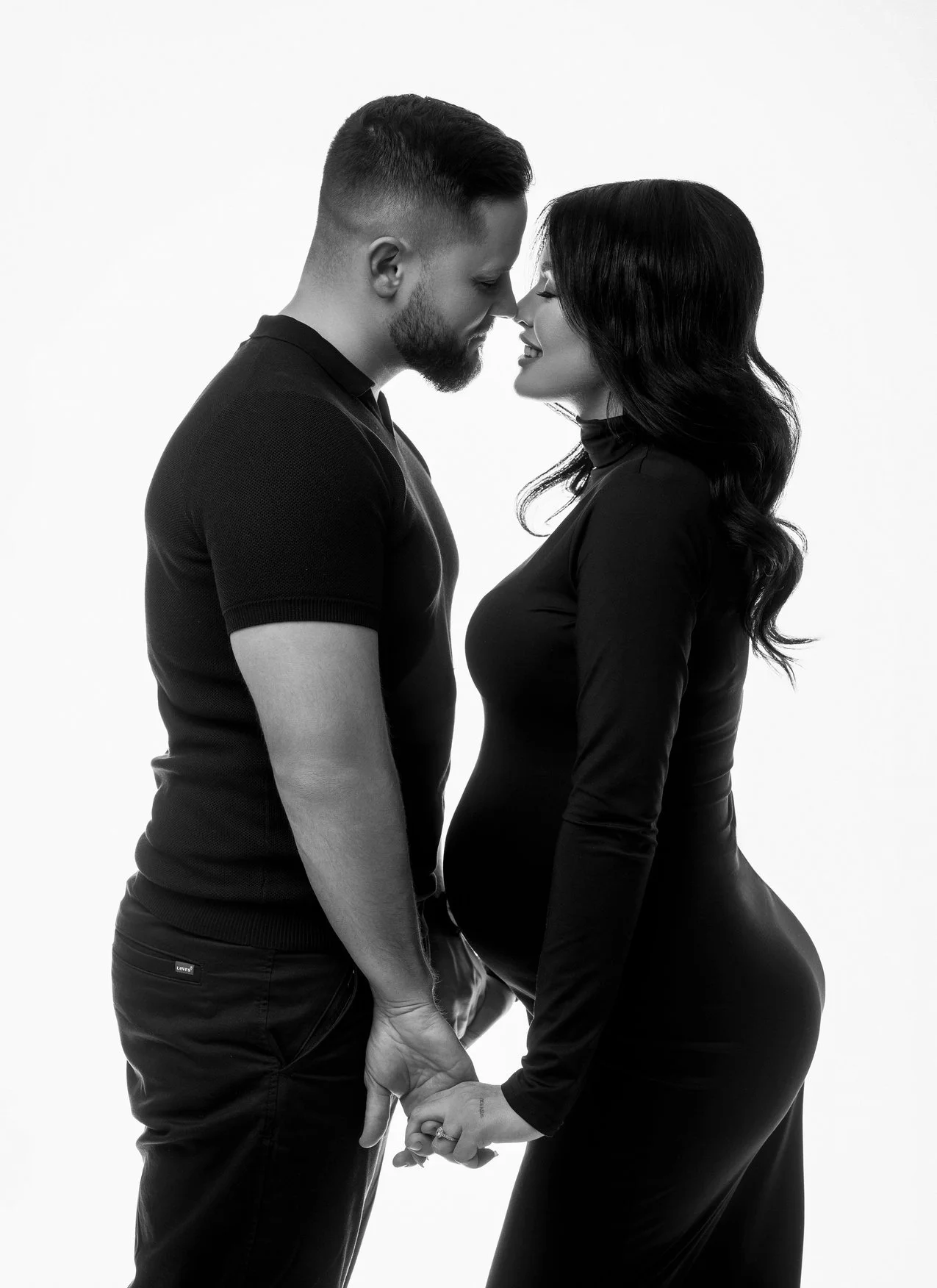 Maternity photoshoot with black-and-white couples maternity portrait in Chicago - Filaneyka photo studio