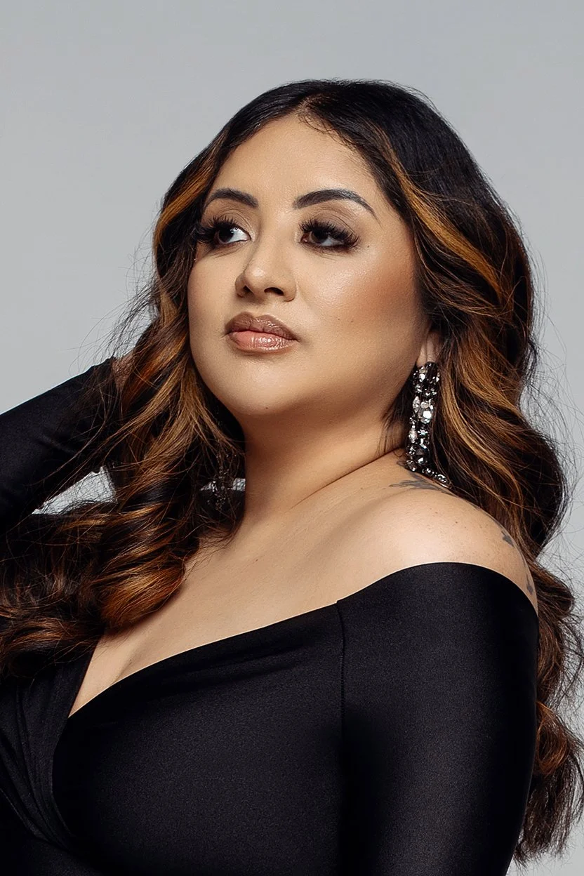 Beauty preparation session with woman in black with highlighted hair in Chicago - Filaneyka photo studio