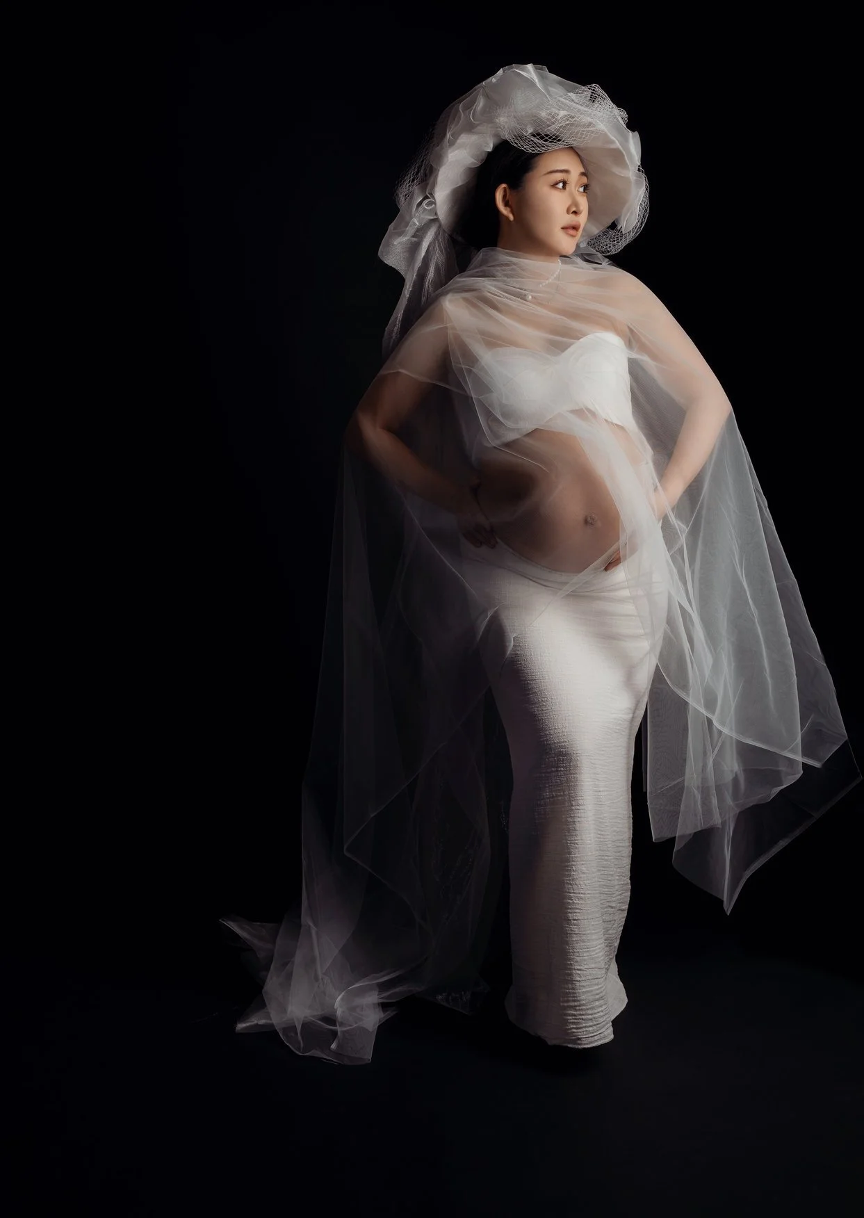 Prenatal photography session with pregnant bride veiled pose in Chicago - Filaneyka photo studio