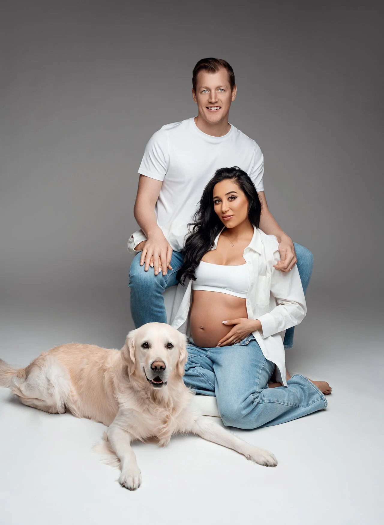 Pregnancy photography with expecting couple with golden retriever in Chicago - Filaneyka photo studio