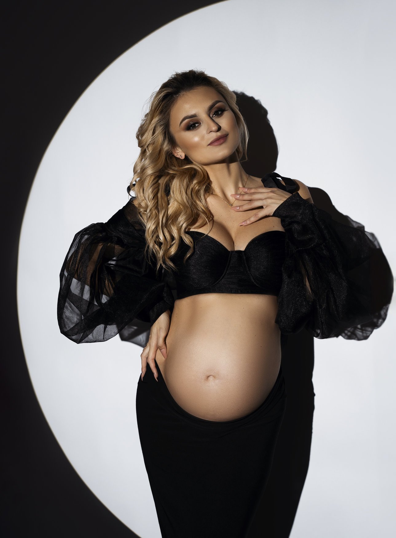 Expecting mother photoshoot with black outfit spotlight maternity shot in Chicago - Filaneyka photo studio