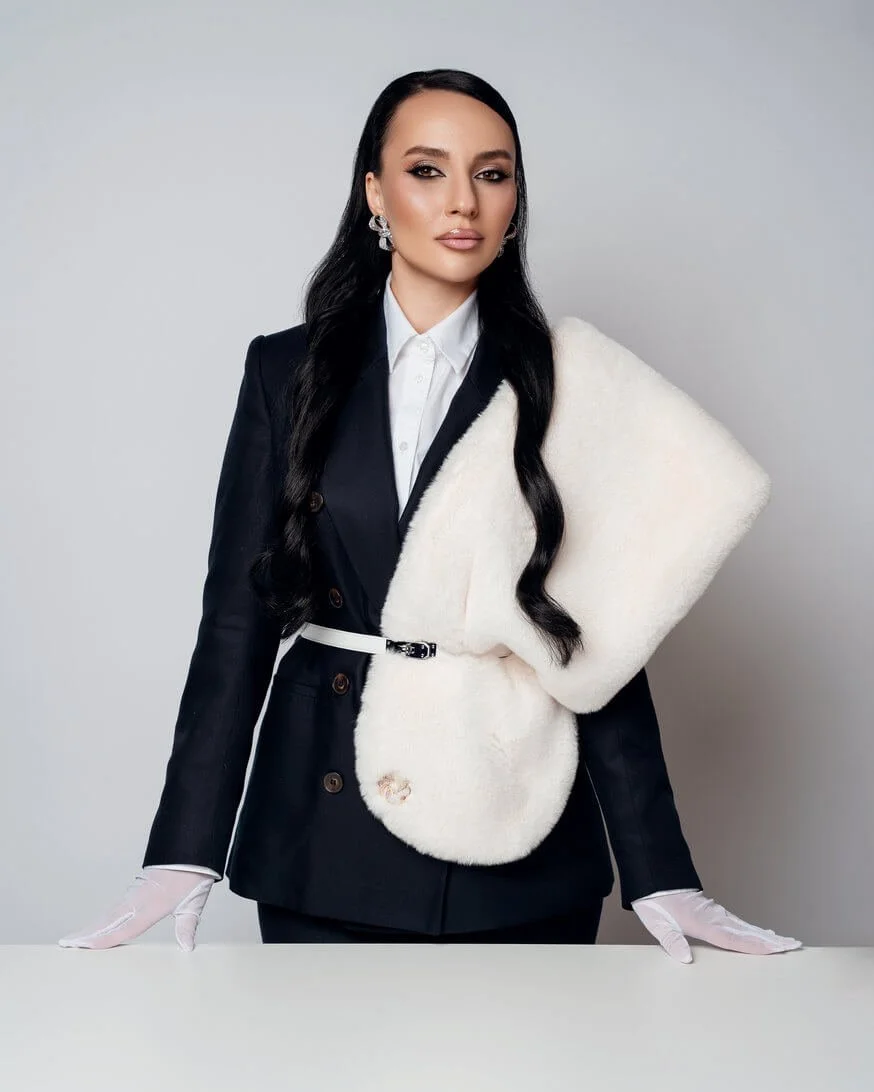 Business content shoot with navy blazer with fur stole in Chicago - Filaneyka photo studio