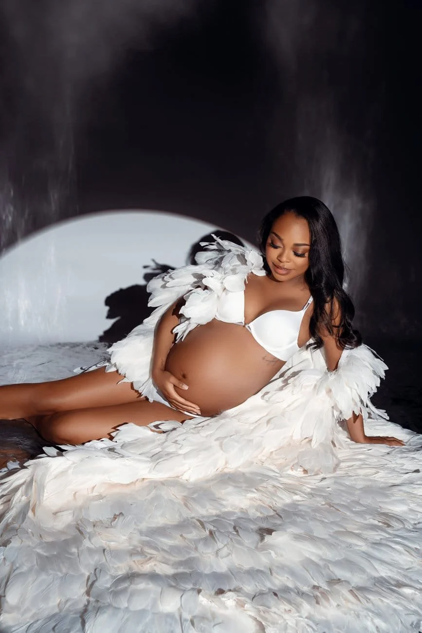 Maternity photoshoot with angelic feathered white maternity recline in Chicago - Filaneyka photo studio