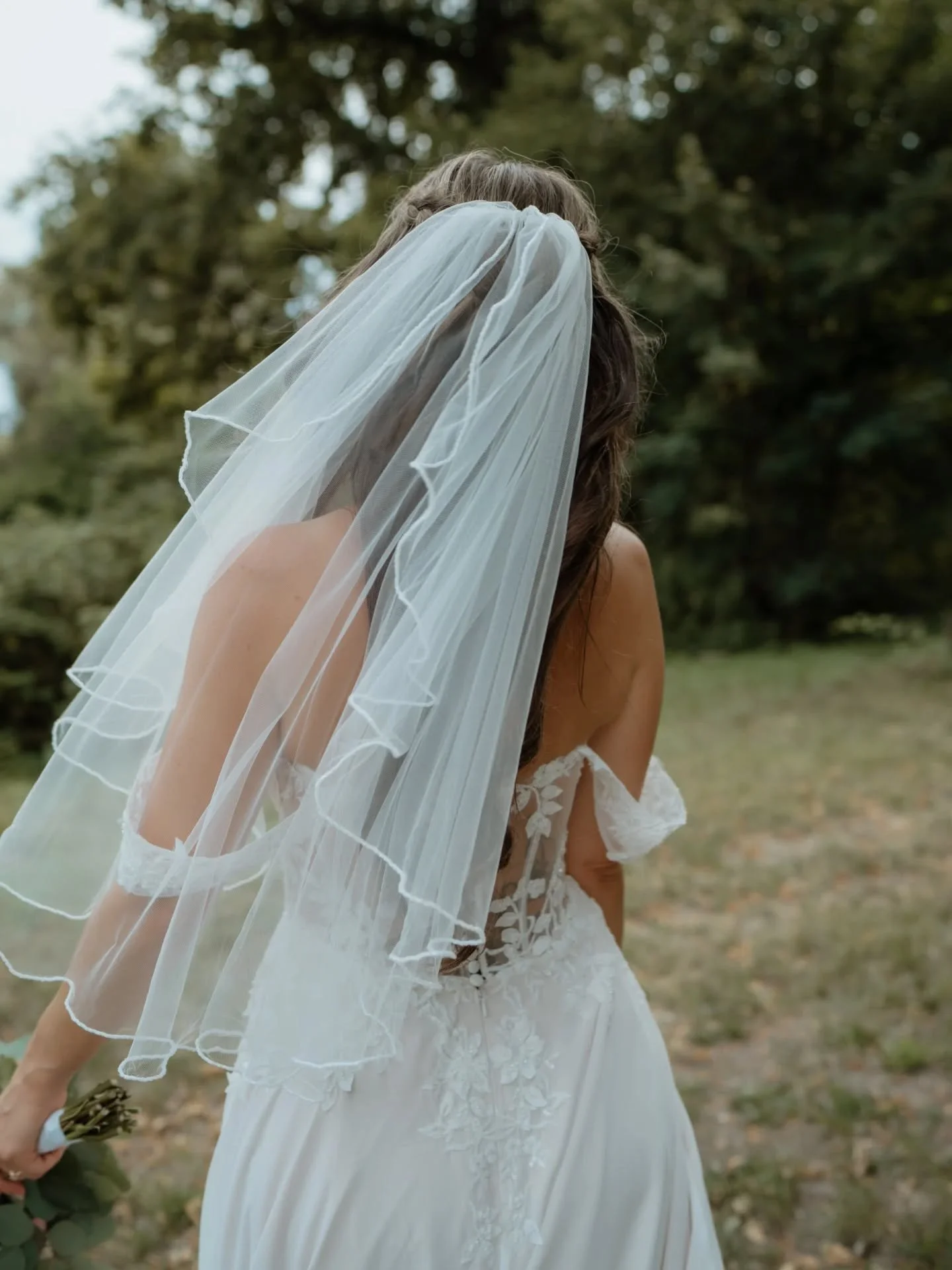 Was f&uuml;r eine Saison! 🥂 Dieses Jahr durfte ich schon so viele wundersch&ouml;ne Hochzeiten begleiten. Voller Liebe, Emotionen und kleiner Magic Moments. 💍✨
Jetzt hei&szlig;t es erstmal kurz durchatmen, bevor es im Oktober wieder weitergeht. Und