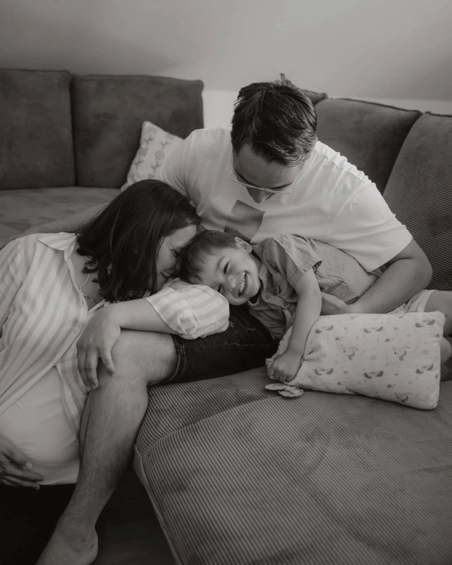 Hier ein kleiner Auszug aus einer zuckers&uuml;&szlig;en Homestory voller Liebe, Kuscheln und ganz viel Vorfreude ✨🤍🐾👶 

Liebe Gr&uuml;&szlig;e aus meiner Wedding Bubble 👋🤍 Am Wochenende startet Teil zwei der Wedding Season&nbsp; und ich freu mi