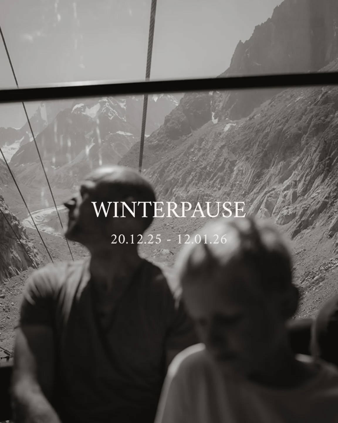 ✨&nbsp;Winterpause ✨
Vom&nbsp;20.12. bis 12.01.&nbsp;wird&rsquo;s leiser.
Ich tausche Kamera gegen Kaffee, Termine gegen Tage ohne Uhr,
sammle Inspiration, Gedanken und dieses gute Gef&uuml;hl,
wenn nichts muss &ndash; au&szlig;er sein.
Und genau des