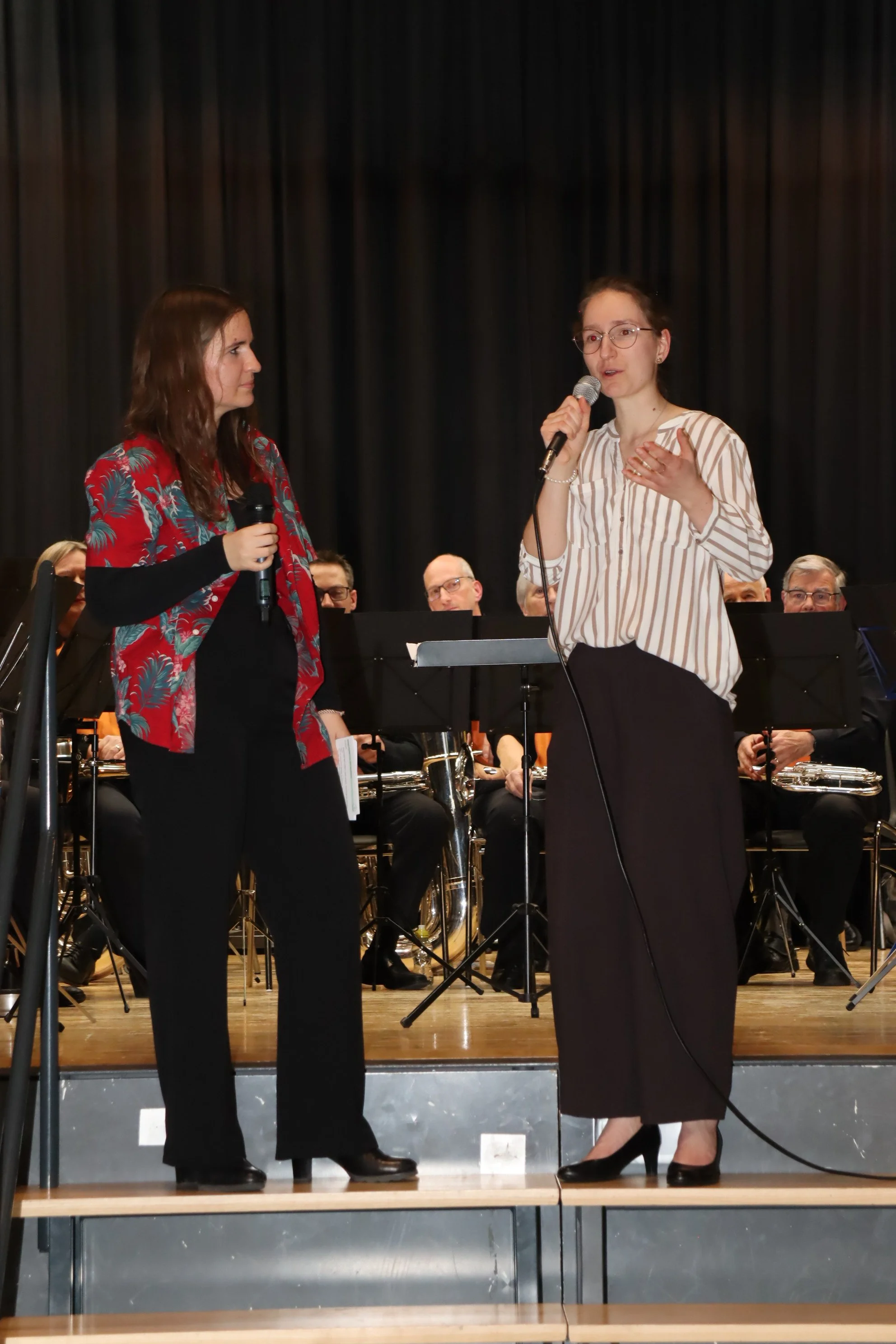 links Moderatorin Selina Rupp mitLivia Rupp.jpg