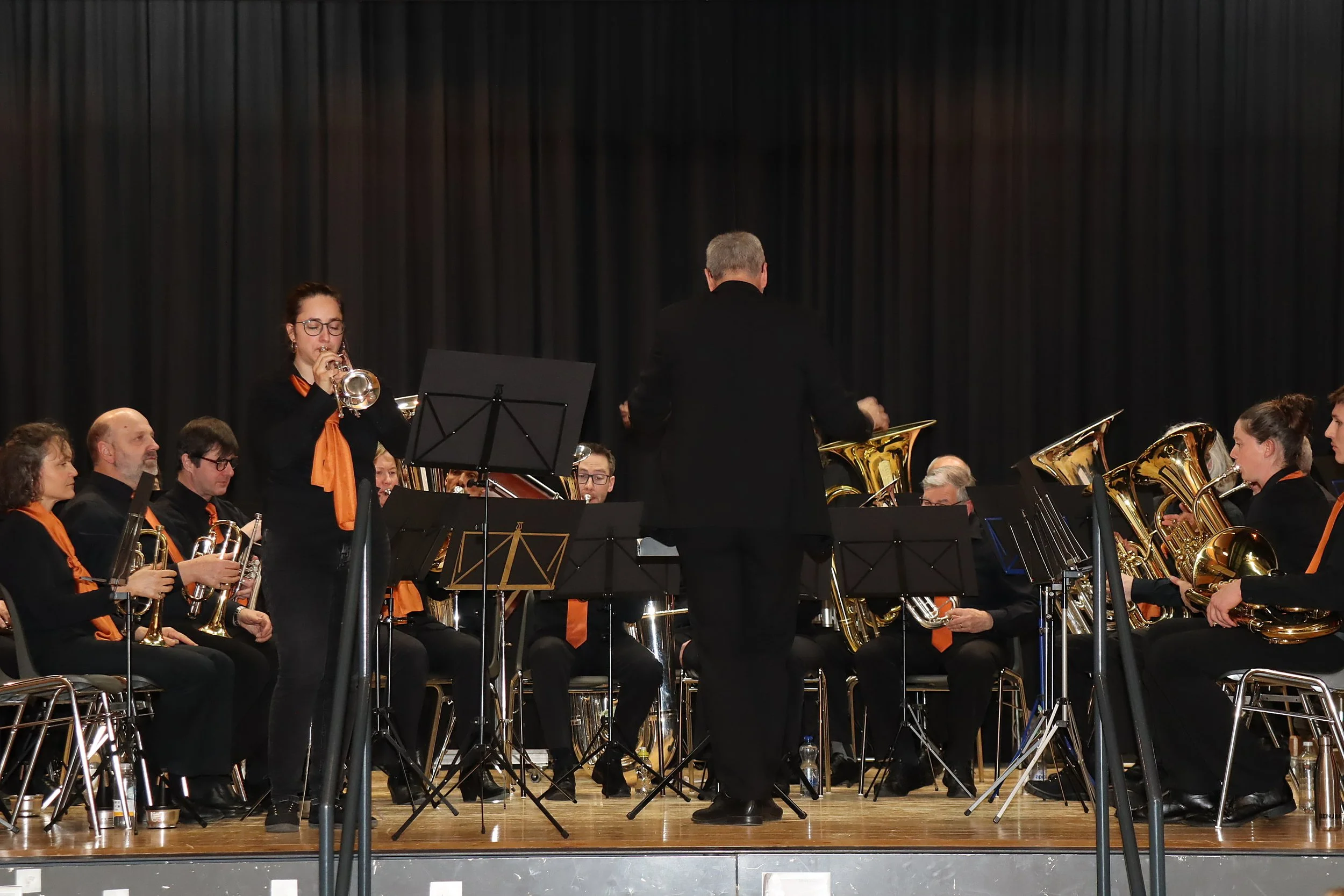 Brass Band mit Solistin Melissa Oppliger.jpg