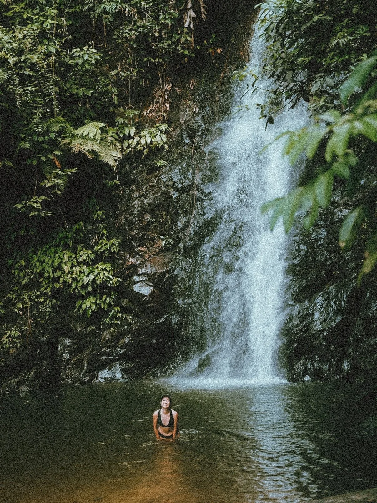 Postcards from @wowsotongzrollin latest adventure! 🌿
&bull;
#solandoceangirls #solandoceanlife #waterfall